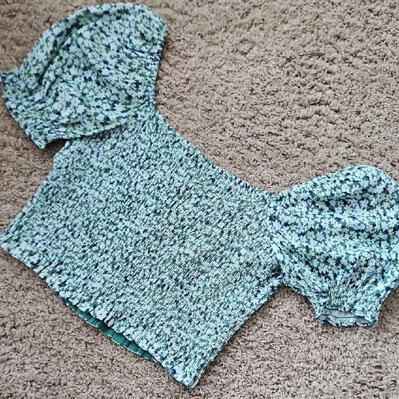 Aritzia Sunday Best Smocked Puff Sleeve Top - Picture 7 of 8